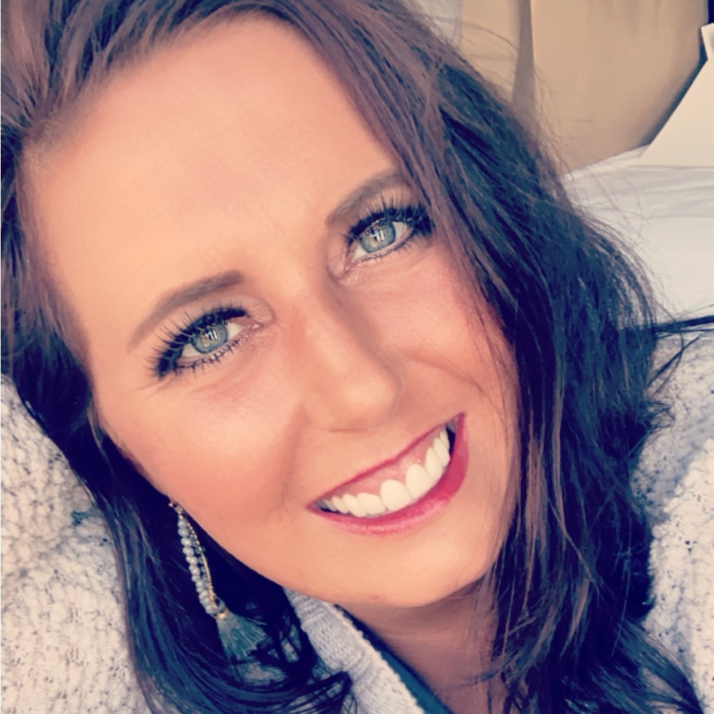 Hey ya’ll, I’m Ashley - say HI 👋